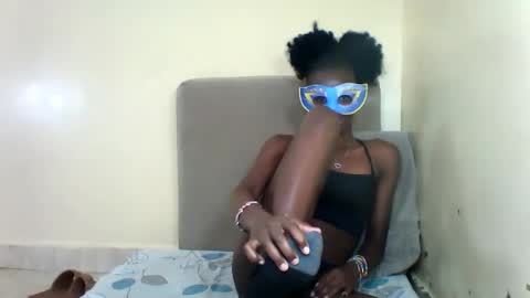 Snapshot of bads_hornies chatting on 11.14.25 bads_hornies online show from 11.14.25