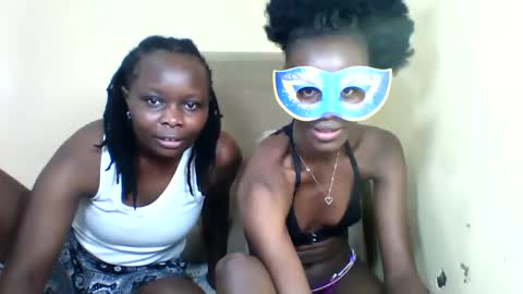 Snapshot of bads_hornies chatting on 11.15.25 bads_hornies online show from 11.15.25