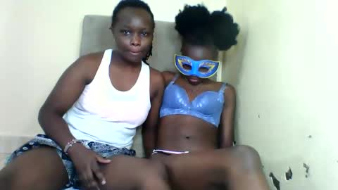 Snapshot of bads_hornies chatting on 11.17.25 bads_hornies online show from 11.17.25