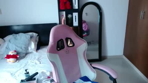 Snapshot of bailarina_atrevida chatting on 10.31.25 sandra online show from 10.31.25