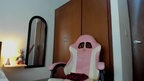 Snapshot of bailarina_atrevida chatting on 06.22.26 sandra online show from 06.22.26