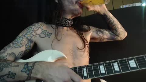 Snapshot of bailey39 chatting on 12.21.24 Bailey online show from 12.21.24