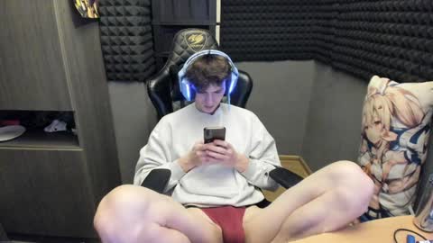 Snapshot of bambelbye chatting on 12.08.24 Gaz online show from 12.08.24