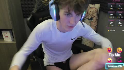 Snapshot of bambelbye chatting on 12.10.24 Gaz online show from 12.10.24