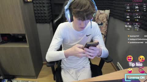 Snapshot of bambelbye chatting on 12.11.24 Gaz online show from 12.11.24