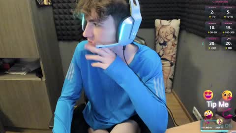 Snapshot of bambelbye chatting on 12.12.24 Gaz online show from 12.12.24