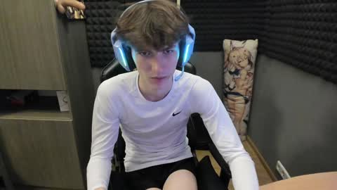 Snapshot of bambelbye chatting on 12.18.24 Gaz online show from 12.18.24