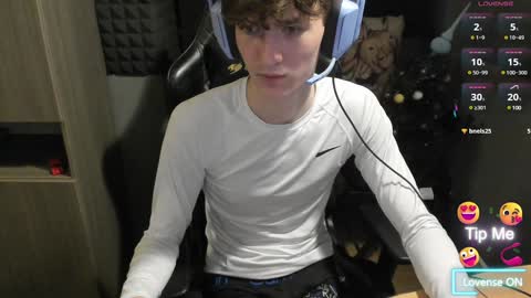 Snapshot of bambelbye chatting on 01.08.25 Gaz online show from 01.08.25