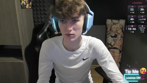 Snapshot of bambelbye chatting on 01.29.25 Gaz online show from 01.29.25