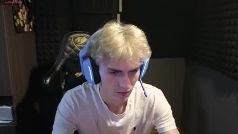 Snapshot of bambelbye chatting on 11.30.25 Gaz online show from 11.30.25