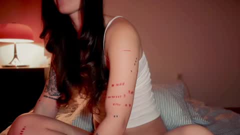 Snapshot of bambi______ chatting on 01.09.25 fae online show from 01.09.25