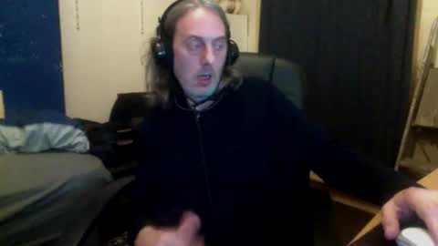 Snapshot of bangintoleather chatting on 10.11.25 bangintoleather online show from 10.11.25