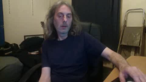 Snapshot of bangintoleather chatting on 10.13.25 bangintoleather online show from 10.13.25