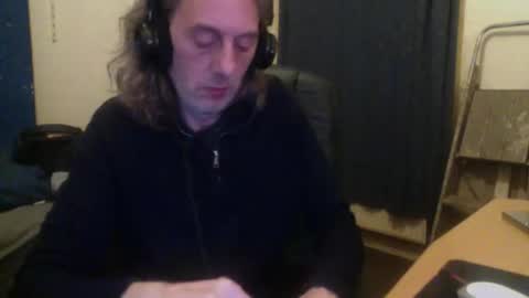 Snapshot of bangintoleather chatting on 10.17.25 bangintoleather online show from 10.17.25