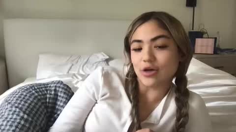 Elle online show from 11.26.25