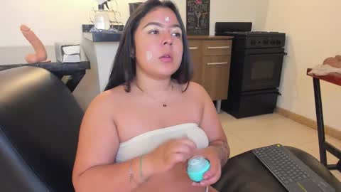 Snapshot of barbara_honey chatting on 11.06.25 Barbara online show from 11.06.25