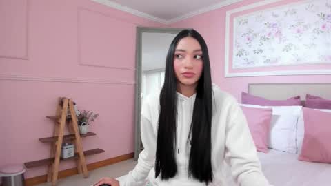 Snapshot of barbara_noa chatting on 12.16.25 Barbara Noa online show from 12.16.25