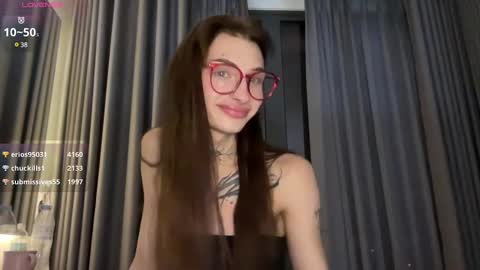 Snapshot of barbie_bi chatting on 12.18.24 My name is Molly. Please say hello I like talking to you. If you have any wishes or obscene desires please use the tip menu online show from 12.18.24