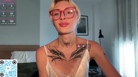 Snapshot of barbie_bi chatting on 09.18.25 My name is Molly. Please say hello I like talking to you. If you have any wishes or obscene desires please use the tip menu online show from 09.18.25