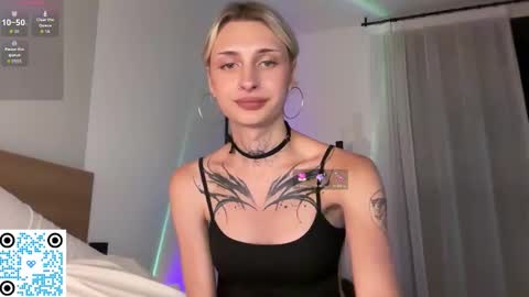 Snapshot of barbie_bi chatting on 09.20.25 My name is Molly. Please say hello I like talking to you. If you have any wishes or obscene desires please use the tip menu online show from 09.20.25