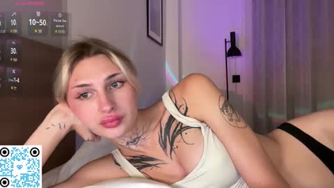 Snapshot of barbie_bi chatting on 10.01.25 My name is Molly. Please say hello I like talking to you. If you have any wishes or obscene desires please use the tip menu online show from 10.01.25