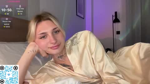 Snapshot of barbie_bi chatting on 10.02.25 My name is Molly. Please say hello I like talking to you. If you have any wishes or obscene desires please use the tip menu online show from 10.02.25
