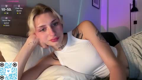 Snapshot of barbie_bi chatting on 10.11.25 My name is Molly. Please say hello I like talking to you. If you have any wishes or obscene desires please use the tip menu online show from 10.11.25
