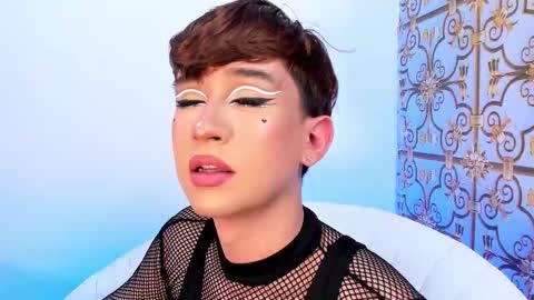 Snapshot of barbie_boy_ chatting on 11.04.25 I work from home this is my room 3 online show from 11.04.25