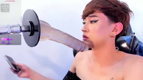 Snapshot of barbie_boy_ chatting on 11.06.25 I work from home this is my room 3 online show from 11.06.25