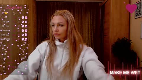 Snapshot of barbie_kiss1 chatting on 12.10.24 barbie online show from 12.10.24