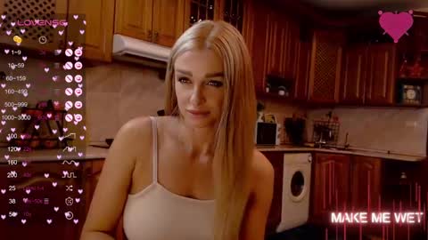 Snapshot of barbie_kiss1 chatting on 12.16.24 barbie online show from 12.16.24