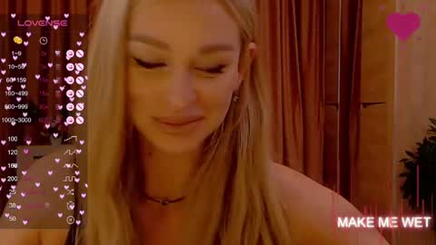 Snapshot of barbie_kiss1 chatting on 01.05.25 barbie online show from 01.05.25