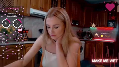 Snapshot of barbie_kiss1 chatting on 01.15.25 barbie online show from 01.15.25