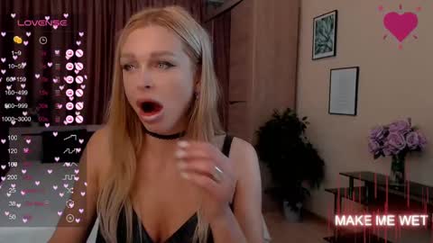 Snapshot of barbie_kiss1 chatting on 01.22.25 barbie online show from 01.22.25