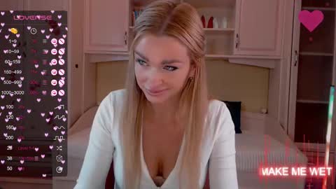 Snapshot of barbie_kiss1 chatting on 02.08.25 barbie online show from 02.08.25