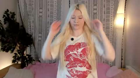 Lizzie - barbie girl . online show from 12.18.25