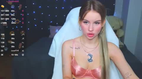 Snapshot of barbieee_doll chatting on 02.18.26 Eva online show from 02.18.26