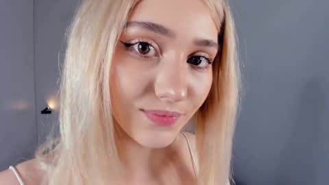 Snapshot of barbimia chatting on 04.05.26 Mia online show from 04.05.26