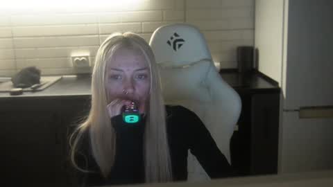 Snapshot of barbinsss chatting on 12.25.24 barbinsss online show from 12.25.24