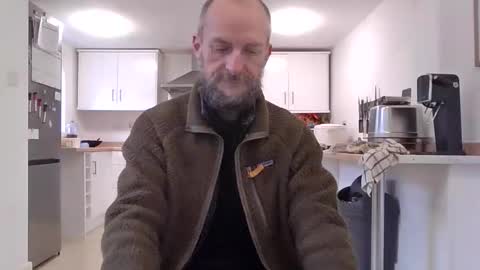 Snapshot of basiccamguy chatting on 10.16.25 basiccamguy online show from 10.16.25