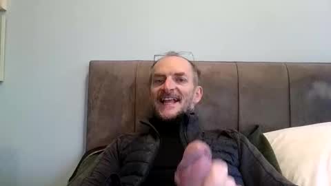 Snapshot of basiccamguy chatting on 11.17.25 basiccamguy online show from 11.17.25