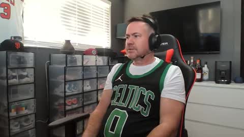 Snapshot of basketballjerseygang chatting on 11.27.25 Jordan online show from 11.27.25