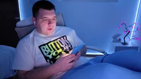 Snapshot of basystem8 chatting on 12.22.25 BASY online show from 12.22.25