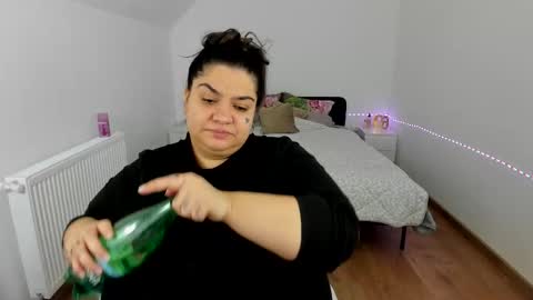 EvaEmi online show from 10.12.25