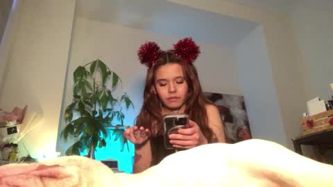 Snapshot of bbystonerfairy chatting on 12.13.24 Fae online show from 12.13.24