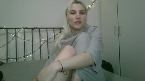 Snapshot of bea_trix77 chatting on 01.15.25 Yours sweet Bea 3 online show from 01.15.25