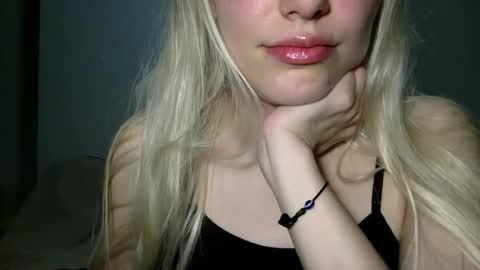 Snapshot of bea_trix77 chatting on 11.17.25 Yours sweet Bea 3 online show from 11.17.25