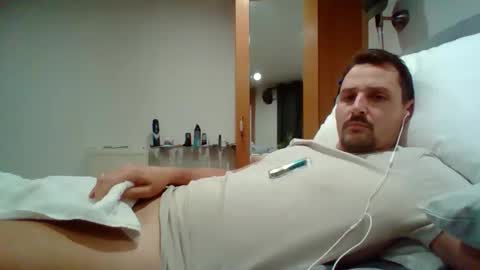 Snapshot of bearboudior chatting on 11.18.25 bearboudior online show from 11.18.25