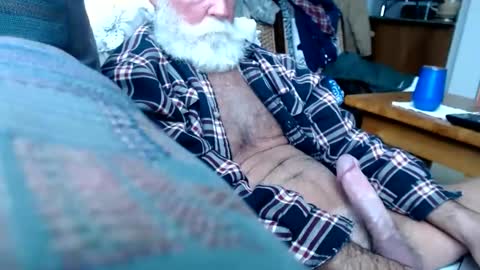 Snapshot of beardbushy chatting on 02.16.25 beardbushy online show from 02.16.25