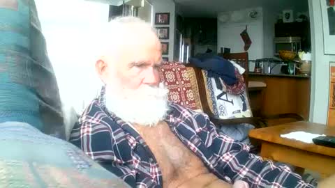 Snapshot of beardbushy chatting on 03.04.25 beardbushy online show from 03.04.25